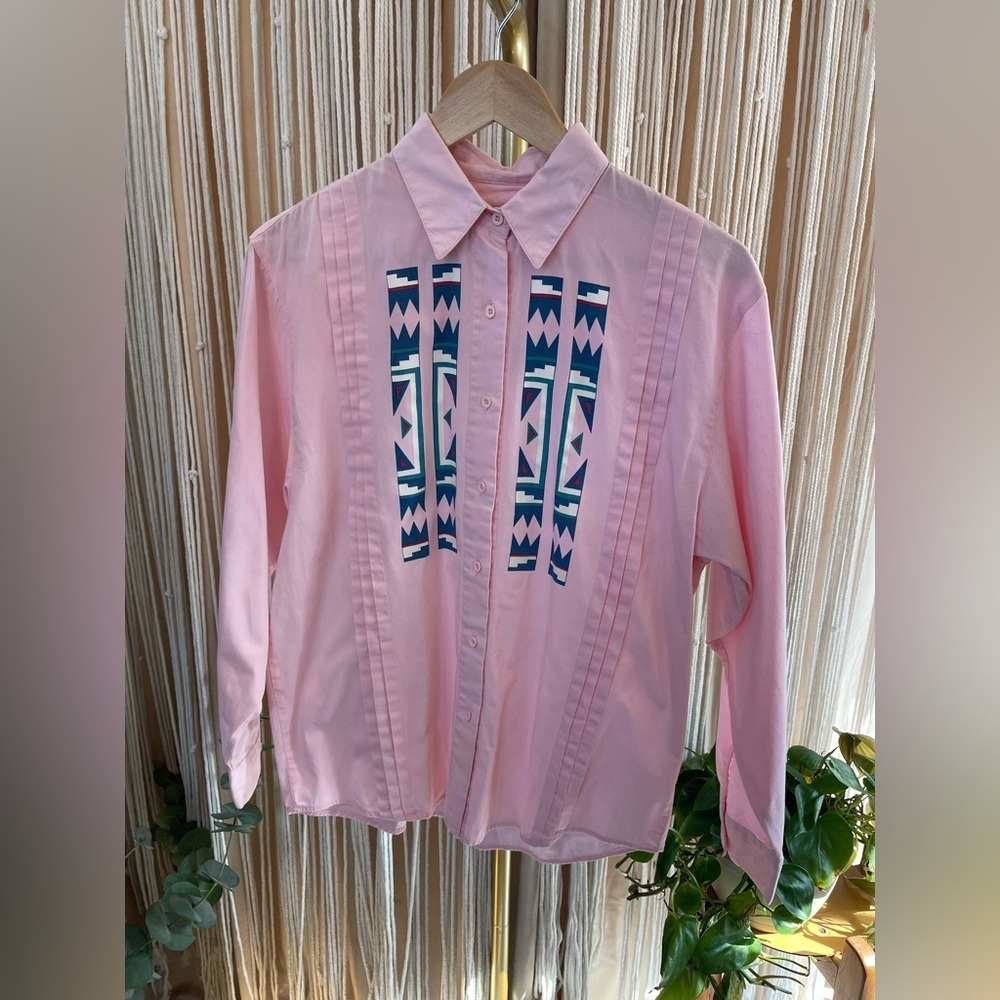 Vintage Wrangler Women's long sleeve Western Shirt pink w/southwest aztec design